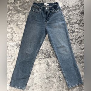 Abercrombie & Fitch Curve Love 90’s Straight Ultra High Rise Jeans Size 28 or 6